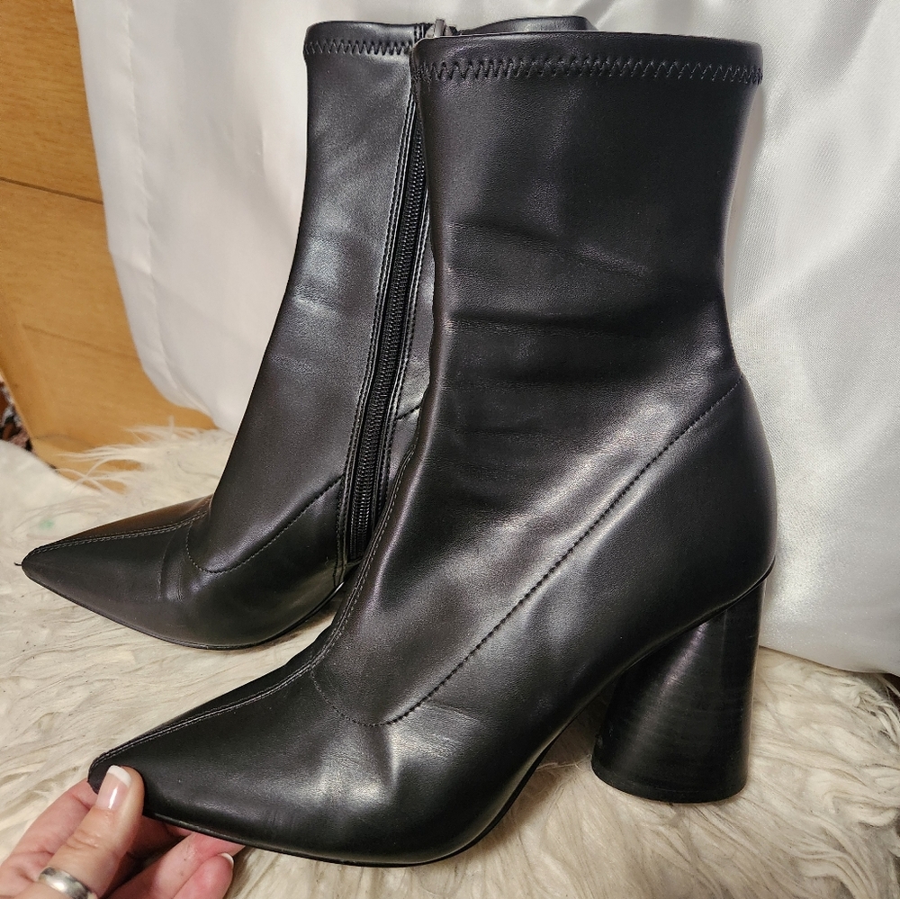 Steve Madden/ Black Women's Ankle Boots